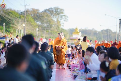 ภาพ No.106799:พิธีตักบาตรพระ ๒๐๐ รูป  "สร้างบุญใหญ่ ส่งท้ายปีเก่า ต้อนรับปีใหม่ ๒๕๖๗" วันอาทิตย์ที่ ๓๑ ธันวาคม ๒๕๖๖ ณ ถนนหน้าที่ว่าการอำเภอภูเรือ อำเภอภูเรือ จังหวัดเลย