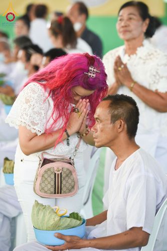 ภาพ No.180208:พิธีตัดปอยผมธรรมทายาท ณ ศูนย์ปฏิบัติธรรมวิหารแดง จ.สระบุรี โครงการบรรพชาอุปสมบท บูชาธรรมมหาปูชนียาจารย์ วันที่ 5 ธันวาคม พ.ศ. 2567