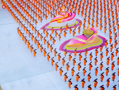 ภาพ No.108197:พระธรรมยาตราร่วมปฏิบัติธรรม และถ่ายภาพหมู่ประวัติศาสตร์ วันที่ 8 มกราคม พ.ศ. 2567  ณ อนุสรณ์สถานบางนางแท่น จ.นครปฐม