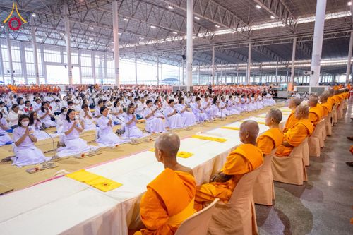ภาพ No.204283:พิธีถวายภัตตาหารเป็นสังฆทาน แด่พระธรรมยาตรา ณ วัดพระธรรมกาย ตำบลคลองสาม อำเภอคลองหลวง จังหวัดปทุมธานี ในโครงการธรรมยาตรา กตัญญูบูชา มหาปูชนียาจารย์ พระมงคลเทพมุนี(สด จนฺทสโร) พระผู้ปราบมาร อนุสรณ์สถาน 7 แห่ง ปีที่ 13 วันที่ 31 มกราคม พ.ศ. 2568