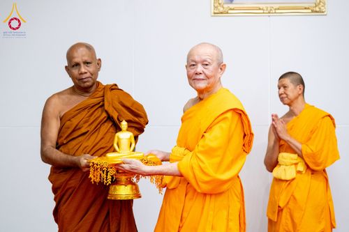 ภาพ No.222370:วันที่ 21 เมษายน พ.ศ. 2568 หลวงพ่อทัตตชีโวต้อนรับคณะสงฆ์ WAB ณ อาคาร 100 ปี คุณยายมหารัตนอุบาสิกาจันทร์ ขนนกยูง วัดพระธรรมกาย