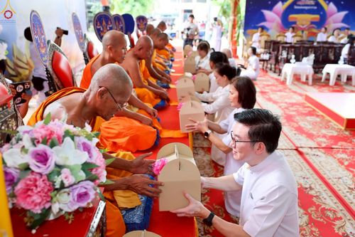 ภาพ No.252589:วันที่ 11 ตุลาคม พ.ศ. 2568 พิธีทอดกฐินสามัคคีทั่วไทย 30,000 วัด โดยคณะศิษยานุศิษย์ บูชาธรรม 81 ปี หลวงพ่อธัมมชโย ณ วัดมงคลพุกการาม ต. คลองสี่  อ.คลองหลวง จ.ปทุมธานี