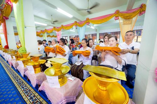 ภาพ No.259251:วันที่ 19 ตุลาคม พ.ศ. 2568 พิธีทอดกฐินสามัคคีทั่วไทย 30,000 วัด โดยคณะศิษยานุศิษย์ บูชาธรรม 81 ปี หลวงพ่อธัมมชโย ณ วัดบ้านพร้าวนอก ต.เชียงรากใหญ่ อ.สามโคก จ.ปทุมธานี