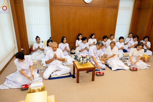 ภาพ No.111545:พิธีอธิษฐานจิตปิดแผ่นทอง "ธรรมจักร" เพื่อสถาปนาอุโบสถ "บูชาธรรม 80 ปี หลวงพ่อธัมมชโย" วัดพระธรรมกายลอนดอน ประเทศอังกฤษ ณ อาศรมบัณฑิต วัดพระธรรมกาย ในวันเสาร์ที่ 27 เมษายน พ.ศ. 2567