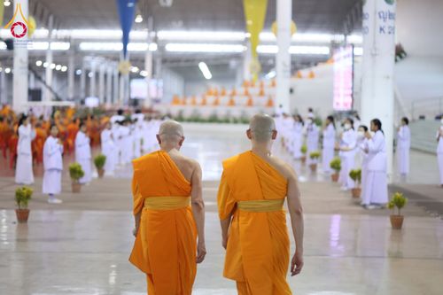 ภาพ No.59942:พิธีเจริญพระพุทธมนต์ "ฉลองอายุวัฒนมงคล 80 ปี หลวงพ่อธัมมชโย" พิธีถวายไทยธรรม คณะสงฆ์ 10,000 กว่าวัดทั่วประเทศ ในวันคุ้มครองโลก วันจันทร์ที่ 22 เมษายน พ.ศ. 2567 ณ สภาธรรมกายสากล วัดพระธรรมกาย จ.ปทุมธานี