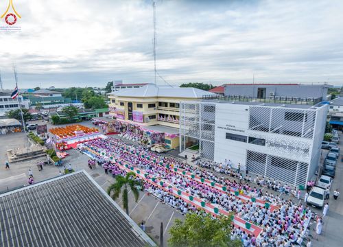 ภาพ No.150795:พิธีเจริญพระพุทธมนต์ และทำบุญตักบาตรแด่คณะสงฆ์ จำนวน 121 รูป เนื่องในโอกาสฉลองครบรอบ 120 ปี อำเภอคลองหลวง จังหวัดปทุมธานี เพื่อถวายเป็นพุทธบูชา ช่วยเหลือผู้ประสบความเดือดร้อนจากอุทกภัย และคณะสงฆ์ 323 วัด 4 จังหวัดชายแดนภาคใต้ วันเสาร์ที่ 31 สิงหาคม พ.ศ. 