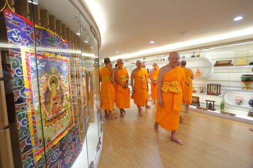 ภาพ No.103723:พิธีเปิดห้องนิทรรศการเพื่อสันติภาพโลก World Peace Lies Within ONE MAN'S VISION   วาระอายุวัฒนมงคล 83 ปี หลวงพ่อทัตตชีโว ณ ชั้น 2 อาคาร 100 ปี คุณยายอาจารย์ฯ วัดพระธรรมกาย วันพฤหัสบดีที่ 21 ธันวาคม พ.ศ. 2566