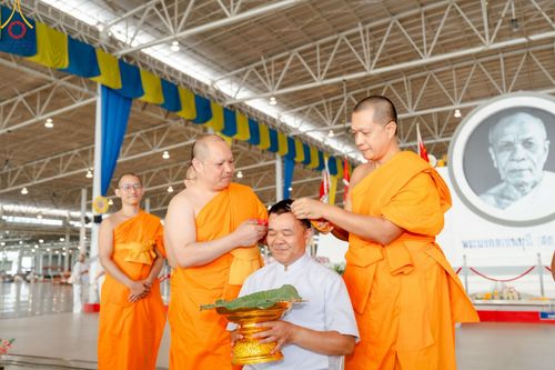 ภาพ No.223143:วันที่ 2 -10 พฤษภาคม พ.ศ. 2568 พิธีตัดปอยผม ปลงผม พิธีขอขมาลาอุปสมบทอุทิศชีวิต ของอุบาสก พิสิทธิ์ หมื่นแกล้ว  ณ วัดพระธรรมกาย