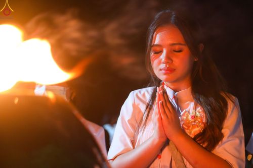 ภาพ No.104206:พิธีจุดประทีป ถวายเป็นพุทธบูชา สามเณรธรรมทายาทชาวอินโดนีเซียกว่า 1,000 รูป ณ มหาเจดีย์บุโรพุทโธ ประเทศอินโดนีเซีย ในวันที่ 23 ธันวาคม พ.ศ. 2566