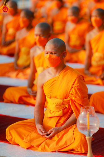 ภาพ No.109568:พิธีจุดประทีปถวายเป็นพุทธบูชา และบูชาธรรมมหาปูชนียาจารย์ วันที่ 10 มกราคม พ.ศ. 2567 ณ อนุสรณ์สถานคลองบางนางแท่น อ.สามพราน จ.นครปฐม