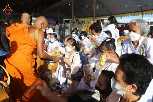 ภาพ No.76187:พิธีกลั่นแผ่นดินสร้างมหาเจดีย์ปัตตานี , พิธีตักบาตรแด่พระภิกษุสงฆ์ 159 รูป ,  พิธีทอดผ้าป่า , พิธีโปรยรัตนชาติ ,  พิธีจุดประทีปถวายเป็นพุทธบูชา ณ ศูนย์อบรมเยาวชนปัตตานี จ.ปัตตานี วันอาทิตย์ที่ 5 กุมภาพันธ์ พ.ศ.2566