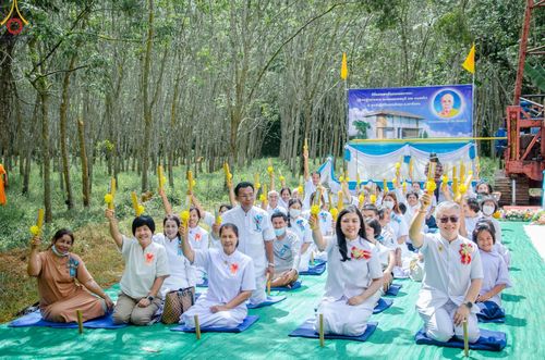 ภาพ No.83095:พิธีทอดผ้าป่าและพิธีตอกเสาเข็มมงคลสถาปนา  กุฏิพระผู้ปราบมาร  พระมงคลเทพมุนี (สด จนฺทสโร)  ณ ศูนย์ปฏิบัติธรรมพัทลุง อ.เขาชัยสน จ.พัทลุง ในวันเสาร์ ที่ 24 มิถุนายน พ.ศ.2566