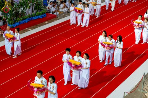 ภาพ No.215383:วันอาทิตย์ต้นเดือนที่ 6 เมษายน พ.ศ. 2568 ขบวนอัญเชิญผ้าป่าสมทบ มหาสังฆทาน 40,000 กว่าวัดทั่วประเทศ ณ สภาธรรมกายสากล วัดพระธรรมกาย