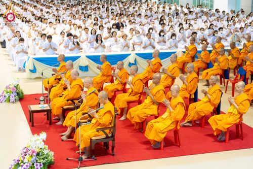 ภาพ No.209532:วันอาทิตย์ที่ 2 มีนาคม พ.ศ. 2568 พิธีบูชาข้าวพระ ณ สภาธรรมกายสากล วัดพระธรรมกาย