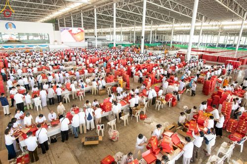 ภาพ No.212019:วันจันทร์ที่ 17 มีนาคม พ.ศ. 2568 บุญบรรจุกล่องไทยธรรม เพื่อถวายแด่พระสังฆาธิการ 40,000 กว่าวัดทั่วไทย ในวันคุ้มครองโลก 22 เมษายน พ.ศ. 2568 ณ บ้านแก้วเรือนทองคุณยายฯ วัดพระธรรมกาย