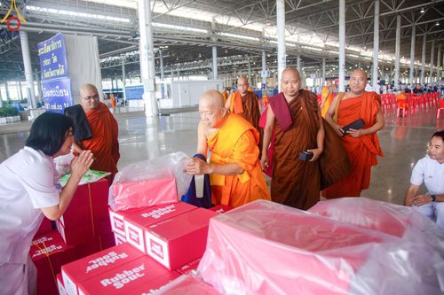 ภาพ No.146776:การต้อนรับพระสังฆาธิการ 2,000 กว่าวัดทั่วประเทศ และพิธีบูชาข้าวพระ เนื่องในวันสมาธิโลก วันอาทิตย์ที่ 4 สิงหาคม พ.ศ. 2567 ณ สภาธรรมกายสากล วัดพระธรรมกาย