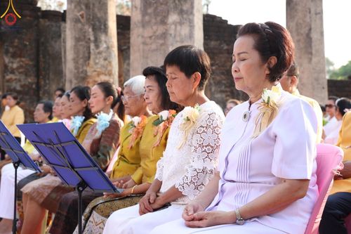 ภาพ No.58686:พิธีตักบาตรพระ ๑,๐๐๐ รูป สมโภชครบรอบ ๘๐๐ ปี พระบรมธาตุเมืองเชลียง ณ วัดพระศรีรัตนมหาธาตุ ราชวรวิหาร  (วัดพระปรางค์) ต.ศรีสัชนาลัย  อ.ศรีสัชนาลัย จ.สุโขทัย วันพฤหัสบดีที่ ๒๕ เมษายน พ.ศ. ๒๕๖๗