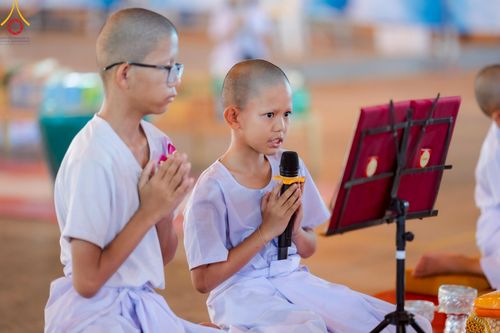 ภาพ No.214586:วันศุกร์ที่ 4 เมษายน พ.ศ.2568 นาคธรรมทายาทตักบาตรพระพี่เลี้ยง ในโครงการบรรพชาสามเณร ฟื้นฟูพระพุทธศาสนาทั่วไทย ณ วิหารคด 22 วัดพระธรรมกาย