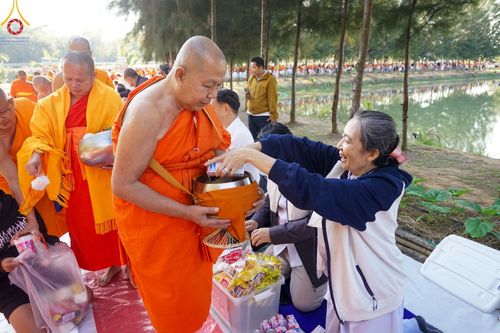 ภาพ No.104996:พิธีตักบาตรพระ ๑,๐๐๐ รูป ฉลองเมืองลำปาง ๑,๓๔๓ ปี วันเสาร์ที่ ๓๐ ธันวาคม พ.ศ. ๒๕๖๖ ณ ศูนย์ปฏิบัติธรรมลำปาง อำเภอเมือง จังหวัดลำปาง