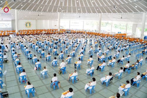 ภาพ No.253527:วันอังคารที่ 7 ตุลาคม พ.ศ.2568 (วันพระ ขึ้น 15 ค่ำ เดือน 11) พิธีบุพเปตพลี ครั้งที่ 171 ร่วมอุทิศบุญแด่หมู่ญาติที่ล่วงลับไปแล้ว และสืบทอดอายุพระพุทธศาสนา ณ หอฉันคุณยายอาจารย์ฯ วัดพระธรรมกาย