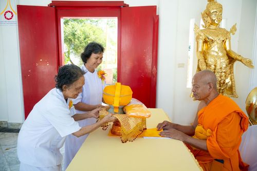 ภาพ No.101220:พิธีบรรพชาธรรมทายาท ในโครงการอุปสมบทบูชาธรรม มหาปูชนียาจารย์ พ.ศ. 2566 ณ วัดสองพี่น้อง สุพรรณบุรี วันที่ 5 ธันวาคม พ.ศ. 2566