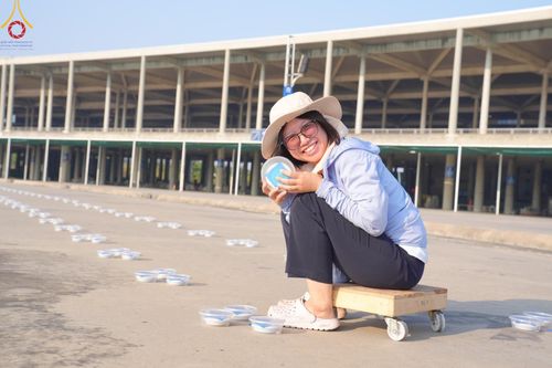 ภาพ No.59634:V.39 ทุ่มสุดใจ ธรรมชัย 80 ปี การเตรียมงาน การปฏิบัติงาน ของเจ้าหน้าที่หน่วยงานต่างๆ เพื่อพิธีฉลองอายุวัฒนมงคล 80 ปี หลวงพ่อธัมมชโย และรับถวายมหาสังฆทาน 10,000 กว่าวัดทั่วประเทศ ในวันคุ้มครองโลก จันทร์ที่ 22 เมษายน พ.ศ. 2567