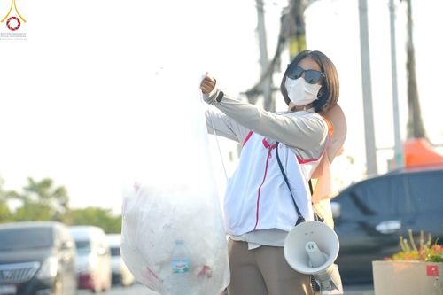 ภาพ No.208076:V.55 สารพัดV สารพัดดี ที่วัดพระธรรมกาย ในโครงการธรรมยาตรา กตัญญูบูชา มหาปูชนียาจารย์ พระมงคลเทพมุนี (สด จนฺทสโร) พระผู้ปราบมาร อนุสรณ์สถาน 7 แห่ง ปีที่ 13 ระหว่างวันที่ 2-31 มกราคม พ.ศ. 2568