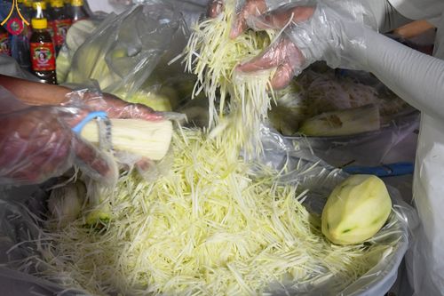 ภาพ No.106683:พิธีถวายภัตตาหารเป็นสังฆทาน แด่คณะพระธรรมยาตราฯ ในโครงการธรรมยาตรากตัญญูบูชา มหาปูชนียาจารย์ พระมงคลเทพมุนี(สด จนฺทสโร) พระผู้ปราบมาร อนุสรณ์สถาน 7 แห่ง ปีที่ 12 วันที่ 6 มกราคม พ.ศ. 2567 ณ อนุสรณ์สถานโลตัสแลนด์ จ.สุพรรณบุรี