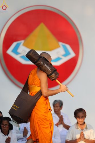ภาพ No.110384:พิธีต้อนรับพระธรรมยาตรา ในโครงการธรรมยาตรากตัญญูบูชา มหาปูชนียาจารย์ พระมงคลเทพมุนี(สด จนฺทสโร) พระผู้ปราบมาร อนุสรณ์สถาน 7 แห่ง ปีที่ 12 วันที่ 11 มกราคม พ.ศ. 2567 ณ อนุสรณ์สถานลำดับที่ 3 สถานที่เกิดใหม่ในเพศสมณะ วัดสองพี่น้อง จ.สุพรรณบุรี
