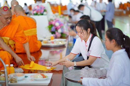 ภาพ No.226522:วันที่ 26 พฤษภาคม พ.ศ. 2568 พิธีบุพเปตพลี ครั้งที่ 164 ร่วมอุทิศบุญแด่หมู่ญาติที่ล่วงลับไปแล้ว และสืบทอดอายุพระพุทธศาสนา ณ หอฉันคุณยายอาจารย์ฯ วัดพระธรรมกาย