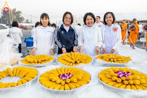 ภาพ No.191768:พิธีถวายภัตตาหารเป็นสังฆทาน แด่พระธรรมยาตรา ณ อนุสรณ์สถานคลองบางนางแท่น อ.สามพราน จ.นครปฐม ในโครงการธรรมยาตรา กตัญญูบูชา มหาปูชนียาจารย์ พระมงคลเทพมุนี(สด จนฺทสโร) พระผู้ปราบมาร อนุสรณ์สถาน 7 แห่ง ปีที่ 13 วันที่ 9 มกราคม พ.ศ. 2568