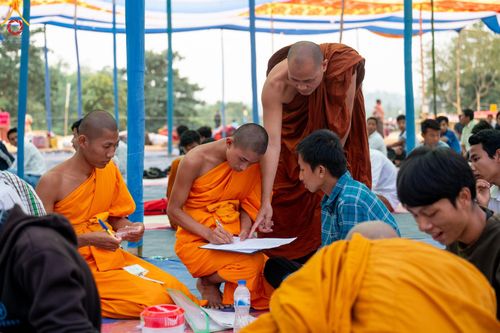 ภาพ No.127590:Photo Story ปฐมบรรพชาชาวพุทธมาร์มา Episode 2/5 วันที่ 6-7 กุมภาพันธ์ พ.ศ. 2567  โครงการบรรพชาครั้งประวัติศาสตร์ แห่งเทือกเขาจิตตะกอง  ครั้งแรกของชาวพุทธมาร์มา บังกลาเทศ บูชาธรรม 80 ปีหลวงพ่อธัมมชโย ณ วัดธัมจักร อรัญกุฏิ เมืองรัมการ์ คาร์กาชารี บังกลาเทศ