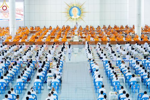 ภาพ No.157664:พิธีถวายภัตตาหารเมนูสวรรค์ ในพรรษาแห่งการเข้าถึงธรรม วันเสาร์ที่ 28 กันยายน พ.ศ. 2567 ณ หอฉันคุณยายอาจารย์ฯ วัดพระธรรมกาย