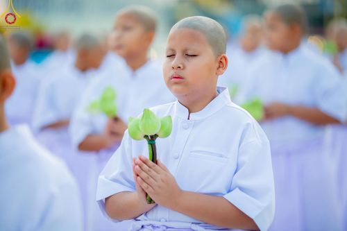 ภาพ No.214945:วันเสาร์ที่ 5 เมษายน พ.ศ. 2568 พิธีเวียนประทักษิณรอบพระมหาธรรมกายเจดีย์  พิธีวันทาเจดีย์ พิธีขอขมาและมอบผ้าไตร ในโครงการบรรพชาสามเณรฟื้นฟูพระพุทธศาสนาทั่วไทย , โครงการหน่อแก้วเปรียญธรรม รุ่นที่ 13 ,  โครงการสามเณรยุวธรรมทายาท รุ่นที่ 33 , โครงการสามเณรมั