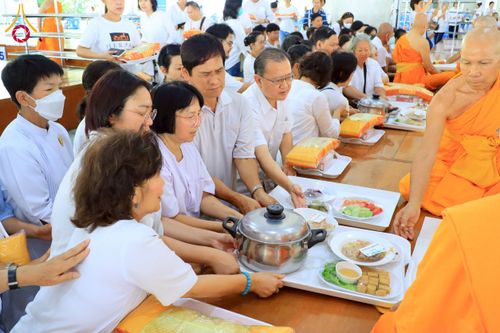 ภาพ No.217121:วันเสาร์ที่ 12 เมษายน พ.ศ. 2568 พิธีบุพเปตพลี ครั้งที่ 162 ร่วมอุทิศบุญแด่หมู่ญาติที่ล่วงลับไปแล้ว และพิธีถวายภัตตาหารเมนูสวรรค์ ณ หอฉันคุณยายอาจารย์ฯ วัดพระธรรมกาย