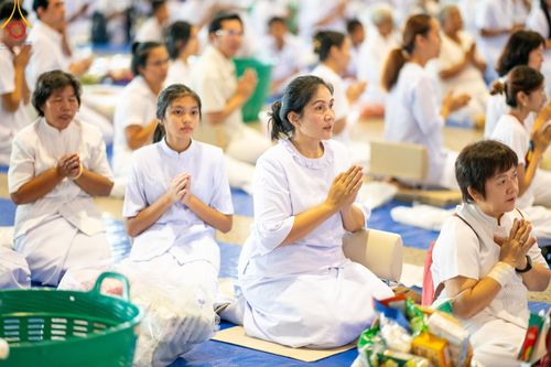 ภาพ No.139059:พิธีตักบาตร , พิธีบูชาข้าวพระ ณ ห้องแก้วสารพัด 1 สภาธรรมกายสากล วัดพระธรรมกาย วันอาทิตย์ต้นเดือนที่ 2 มิถุนายน พ.ศ. 2567