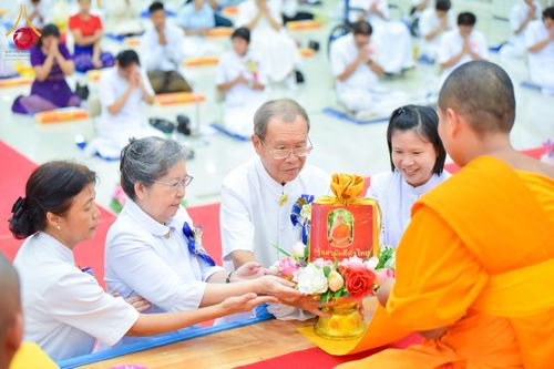 ภาพ No.171623:พิธีทอดกฐิน ณ ศูนย์ปฏิบัติธรรมและศูนย์อบรมเยาวชนเพชรบุรี ในโครงการกฐินสามัคคีทั่วไทย 30,000 วัด บูชาธรรม 80 ปี หลวงพ่อธัมมชโย โดยคณะศิษยานุศิษย์วัดพระธรรมกาย วันที่ 27 ตุลาคม พ.ศ. 2567