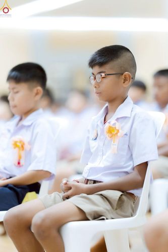 ภาพ No.245911:วันเสาร์ที่ 13 กันยายน พ.ศ. 2568 พิธีมอบผ้าไตรประธานกฐินสัมฤทธิ์เด็กดี V-Star ณ สภาธรรมกายสากล วัดพระธรรมกาย