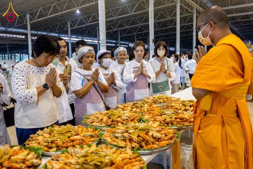 ภาพ No.120602:พิธีถวายภัตตาหารเป็นสังฆทาน แด่คณะพระธรรมยาตรา ปีที่ 12 วันที่ 29 มกราคม พ.ศ. 2567 ณ สภาธรรมกายสากล วัดพระธรรมกาย