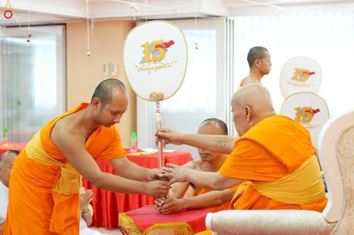 ภาพ No.233676:วันอาทิตย์ที่ 6 กรกฎาคม พ.ศ.2568 พิธีสมโภช 15 ปี วัดพระธรรมกายเกาลูน และพิธีมุทิตาสักการะเปรียญธรรม 9 ประโยค ณ วัดพระธรรมกายเกาลูน เขตปกครองพิเศษฮ่องกง สาธารณรัฐประชาชนจีน