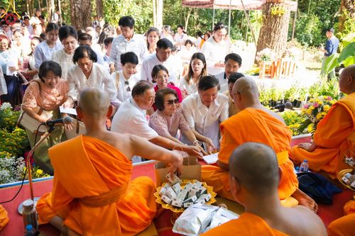 ภาพ No.94620:พิธีทอดกฐินสามัคคีทั่วไทย 5,000 วัด วัดป่านานาชาติม่อนอังเกตุ ณ ธรรมสถานนานาชาติป่าแป๋ อ.แม่แตง จ.เชียงใหม่ วันที่ 13 พฤศจิกายน พ.ศ. 2566