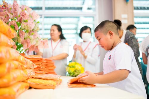 ภาพ No.128852:พิธีทอดผ้าป่าฉลองมหารัตนเจดีย์สิริปทุมสวรรค์ ณ ศูนย์ปฏิบัติธรรมภาคใต้ อ.บางกล่ำ จ.สงขลา วันที่ 10 มีนาคม พ.ศ. 2567