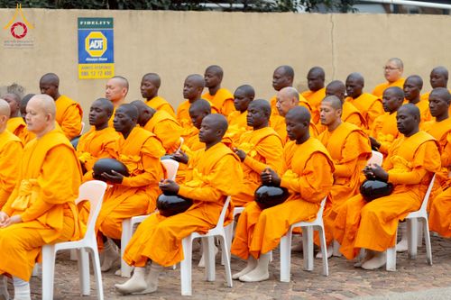 ภาพ No.232993:วันอาทิตย์ 29 มิถุนายน พ.ศ. 2568 กิจกรรมอบรมธรรมทายาทแอฟริกาใต้  ปฏิบัติธรรมสร้างสันติสุขภายใน แสงแห่งพุทธธรรมสู่แผ่นดินแอฟริกาใต้ ณ บริเวณหน้าวัดพระธรรมกายโจฮันเนสเบิร์ก