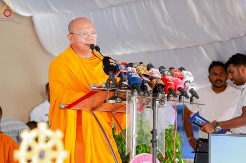 ภาพ No.142514:พิธีถวายมหาสังฆทานพระนานาชาติ 100 รูป ณ วัดนาคทีปะ ราชมหาวิหาร  เกาะนาคทีปะ คาบสมุทร จัฟฟ์น่า จังหวัดเหนือ ประเทศศรีลังกา  วันเสาร์ที่ 22 มิถุนายน พ.ศ. 2567