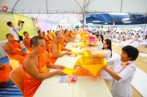 พิธีถวายภัตตาหารเป็นสังฆทาน แด่คณะพระธรรมยาตรา ปีที่ 12 วันที่ 22 มกราคม พ.ศ. 2567 ณ อนุสรณ์สถานบางนางแท่น จ.นครปฐม