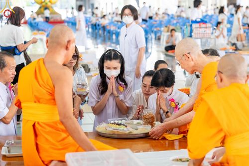 ภาพ No.102223:พิธีบุพเปตพลี ครั้งที่ 144 อุทิศบุญแด่หมู่ญาติที่ล่วงลับไปแล้ว และสืบทอดอายุพระพุทธศาสนา วันอังคารที่ 12 ธันวาคม พ.ศ. 2566 (วันพระแรม 15 ค่ำ เดือน 12) ณ หอฉันคุณยายอาจารย์ฯ วัดพระธรรมกาย