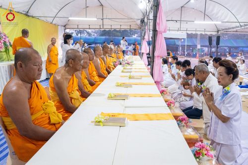 ภาพ No.199360:พิธีถวายภัตตาหารเป็นสังฆทาน แด่พระธรรมยาตรา ณ อนุสรณ์สถานบางปลา วัดบางปลา อำเภอบางเลน จังหวัดนครปฐม ในโครงการธรรมยาตรา กตัญญูบูชา มหาปูชนียาจารย์ พระมงคลเทพมุนี(สด จนฺทสโร) พระผู้ปราบมาร อนุสรณ์สถาน 7 แห่ง ปีที่ 13 วันที่ 22 มกราคม พ.ศ. 2568