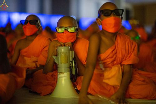 ภาพ No.80654:สามเณรชมนิทรรศการ และสื่อนวัตกรรมพระพุทธศาสนาภาพยนต์ 3 มิติ-จักรวาลนฤมิต ในโครงการบรรพชาสามเณร ฟื้นฟูพระพุทธศาสนาทั่วไทย ประจำปี 2566 ณ วัดพระธรรมกาย จ.ปทุมธานี