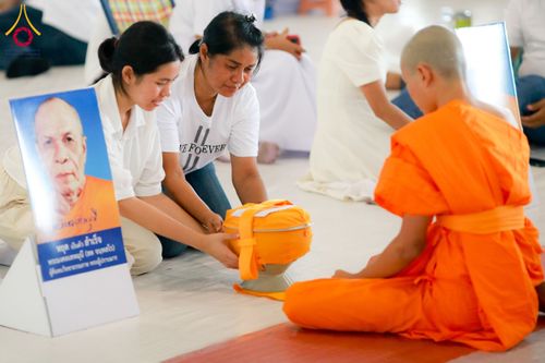 ภาพ No.134972:พิธีถวายบาตรแด่นาคธรรมทายาท ในโครงการบรรพชาสามเณรฟื้นฟูพระพุทธศาสนาทั่วไทย ณ สภาธรรมกายสากล วัดพระธรรมกาย จ.ปทุมธานี วันเสาร์ที่ 6 เมษายน พ.ศ. 2567