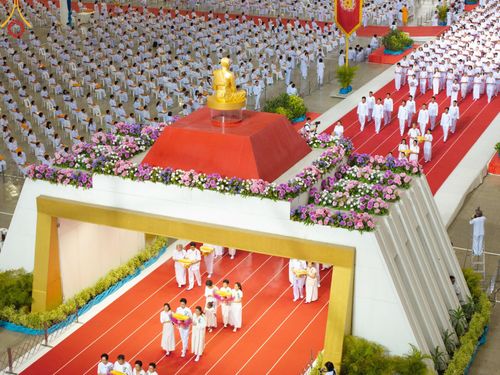 ภาพ No.150090:พิธีทอดผ้าป่าสมทบกฐินวัดพระธรรมกาย และสมทบกฐิน 30,000 วัดทั่วไทย ครั้งที่ 1 เนื่องในวันธรรมชัย 27 สิงหาคม พ.ศ.2567 ณ สภาธรรมกายสากล วัดพระธรรมกาย